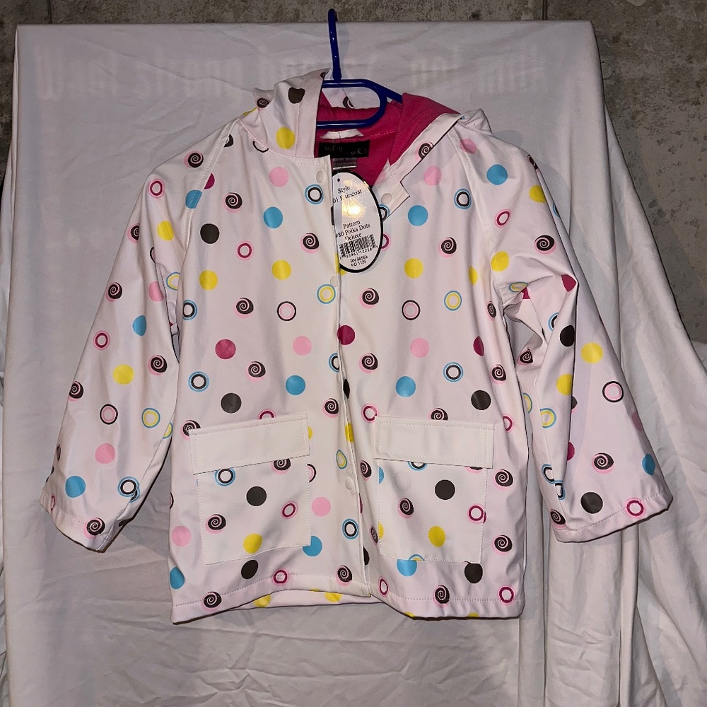 NEW Girls white polka Dot Raincoat. Thin lining. Size 6. Foxfire Brand